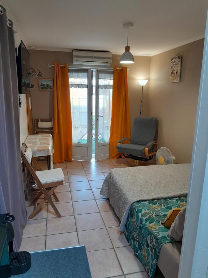Aigues Mortes Studio De Vacances En Camargue Extérieur photo